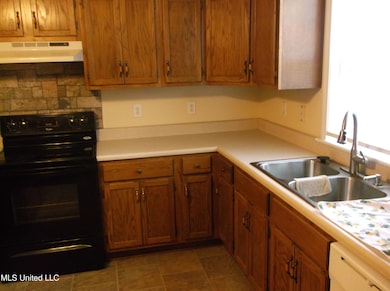 2113 Summit Holmesville Rd, McComb, MS 39648 - photo 5