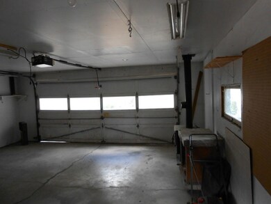 Inside View of Garage<|><|>