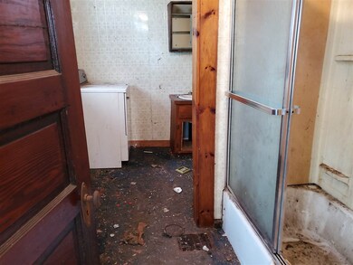 13 Edgewood St, Claremont, NH 03743 - photo 2