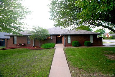 2616 Camelot Ct, Bartlesville, OK 74006 - photo 2