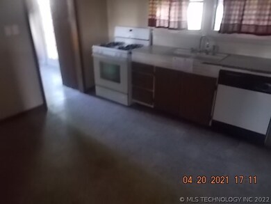 910 N Chickasaw Ave, Claremore, OK 74017 - photo 5