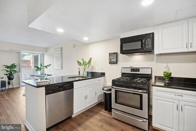 Town Square Towers unit 140, Washington, DC 20024 - photo 6