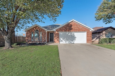 824 Bridle Trail, Saginaw, TX 76179 - photo 2