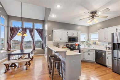 910 Trailway Dr, Raymore, MO 64083 - photo 7