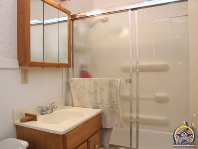 3222 SW Munson Ave, Topeka, KS 66604 - photo 7