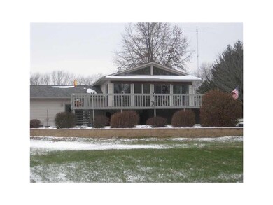 4-Seasons Porch/Room. Huge Deck wraps around 4-Sea