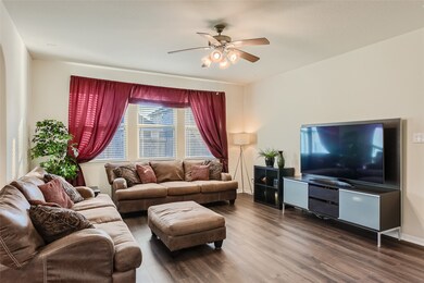 955 Jennifer St, Alvin, TX 77511 - photo 5