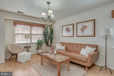 1050 Hampton Cir, Hagerstown, MD 21742 - photo 6