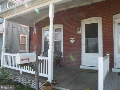 344 E Jackson St, New Holland, PA 17557 - photo 2