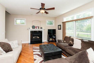 196 Mayo Ct, Elmhurst, IL 60126 - photo 5