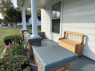 52 N Hinman St, Columbus, IN 47201 - photo 4