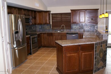 3209 W Angela Dr, Phoenix, AZ 85053 - photo 2