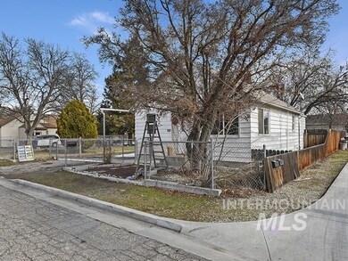 624 S Chestnut St, Nampa, ID 83686 - photo 3