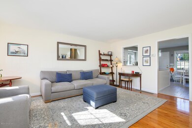 8 Tulip St Cos Cob CT 06807-large-009-00