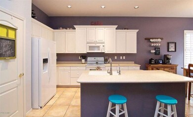 Beautiful kitchen w/island