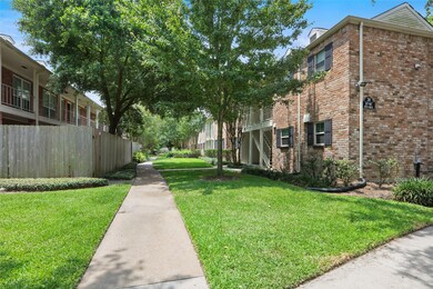 857 Wax Myrtle Ln unit 4, Houston, TX 77079 - photo 2