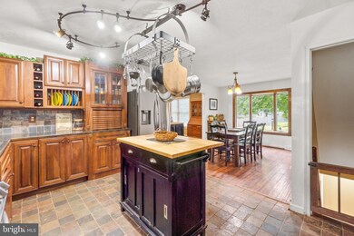 908 Black Spruce Ln, Sykesville, MD 21784 - photo 4