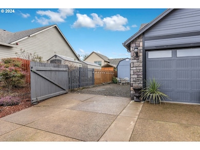 612 N 6th St, Carlton, OR 97111 - photo 3