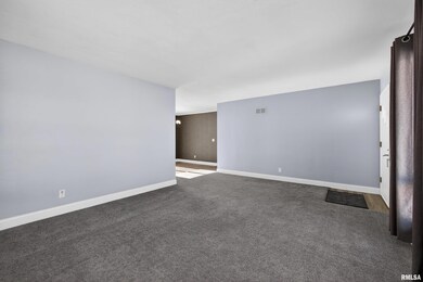 809 Cimarron Dr, Davenport, IA 52804 - photo 5
