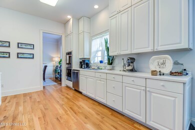 232 E 2nd St (27)
