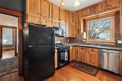 1137 West St, Grinnell, IA 50112 - photo 5