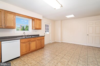 32 Wetzel St unit L3, Highspire, PA 17034 - photo 3