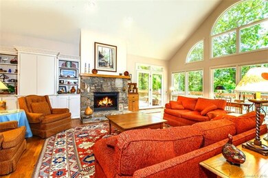 Large GR - hardwood floors - rock gas log fireplac
