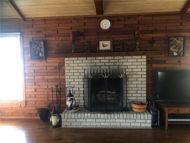 Close-up of wood burning f.p. on side wall, doesn'