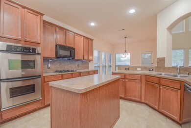 2151 Colonial St, Alvin, TX 77511 - photo 7