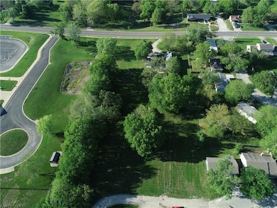 501 18th St, Osawatomie, KS 66064 - photo 2