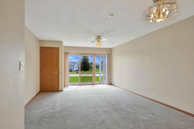 108 16th Ave SW unit 318, Waverly, IA 50677 - photo 3