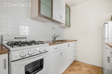 77 Bleecker St unit 614, New York, NY 10012 - photo 5