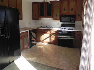 504 E Ohio Ct, Sturgis, MI 49091 - photo 4