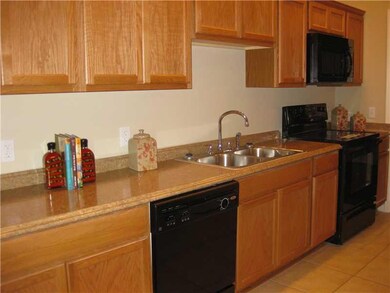 Kitchen. Double sinks and beautiful countertops ro