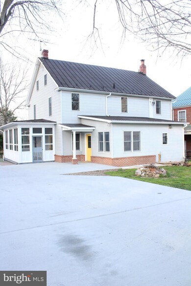 102 W Washington St, Shepherdstown, WV 25414 - photo 5