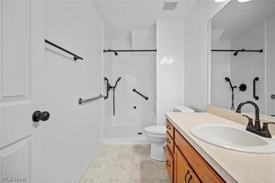 8780 Morgan's Run unit 2C, Olmsted Falls, OH 44138 - photo 5