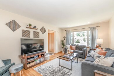 137 Highland Dr, Cedar Falls, IA 50613 - photo 3