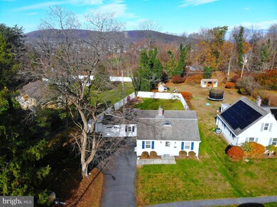 915 Birch Rd, Hellertown, PA 18055 - photo 2