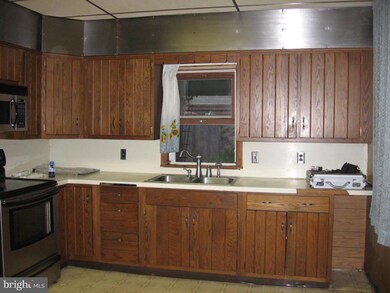 135 N 2nd St, Columbia, PA 17512 - photo 3