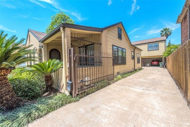 1646 Colquitt St, Houston, TX 77006 - photo 2