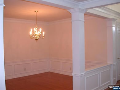 114 White Pine Ct, Paramus, NJ 07652 - photo 4