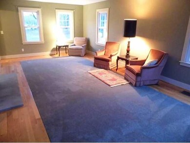 Living Room. 25 4