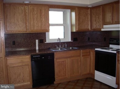 331 Commerce St, Waynesboro, PA 17268 - photo 2