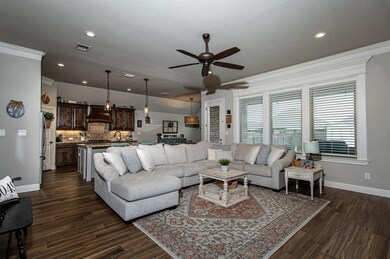 319 Oar Wood Dr, Granbury, TX 76049 - photo 4