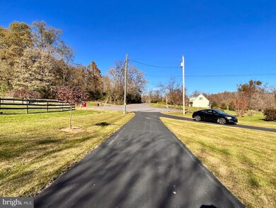 289 Chimney Dr, Bunker Hill, WV 25413 - photo 6