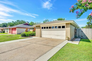 16602 Bougainvilla Ln, Friendswood, TX 77546 - photo 2