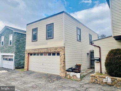 146 S Nichols St, Saint Clair, PA 17970 - photo 4
