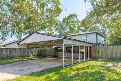 511 Bryan St, Angleton, TX 77515 - photo 2