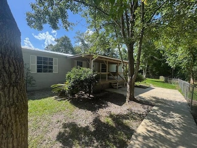 607 E Nebraska Ave, Bonifay, FL 32425 - photo 4