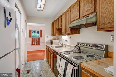 2308 Horseferry Ct, Reston, VA 20191 - photo 6